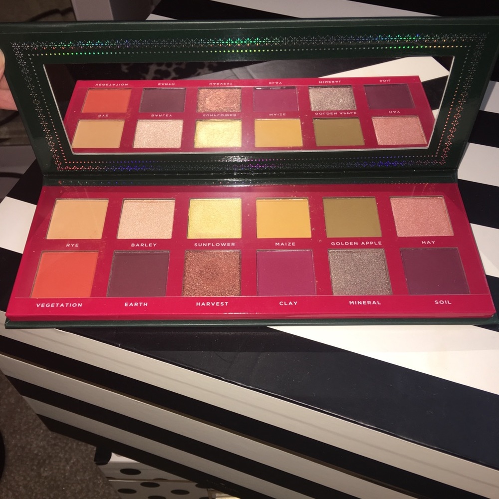 Ace Beautē Eyeshadow Palette